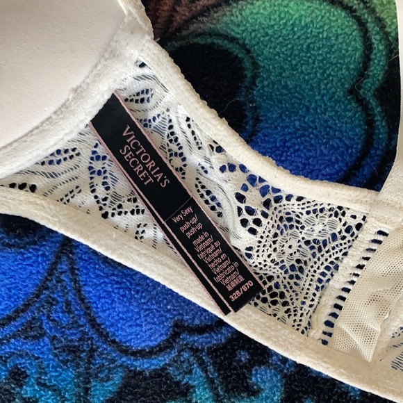 Victoria’s Secret Very Sexy Push-Up 32B - Picture 3 of 3